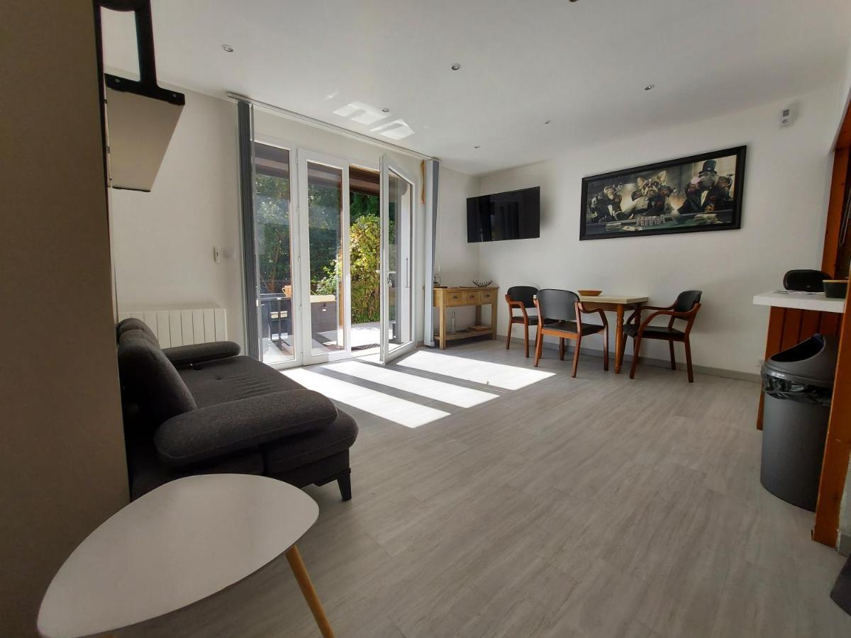 Centre St Jorioz : Charmant Et Spacieux Studio Avec Terrasse Et Jardin Privatif Saint-Jorioz Bagian luar foto