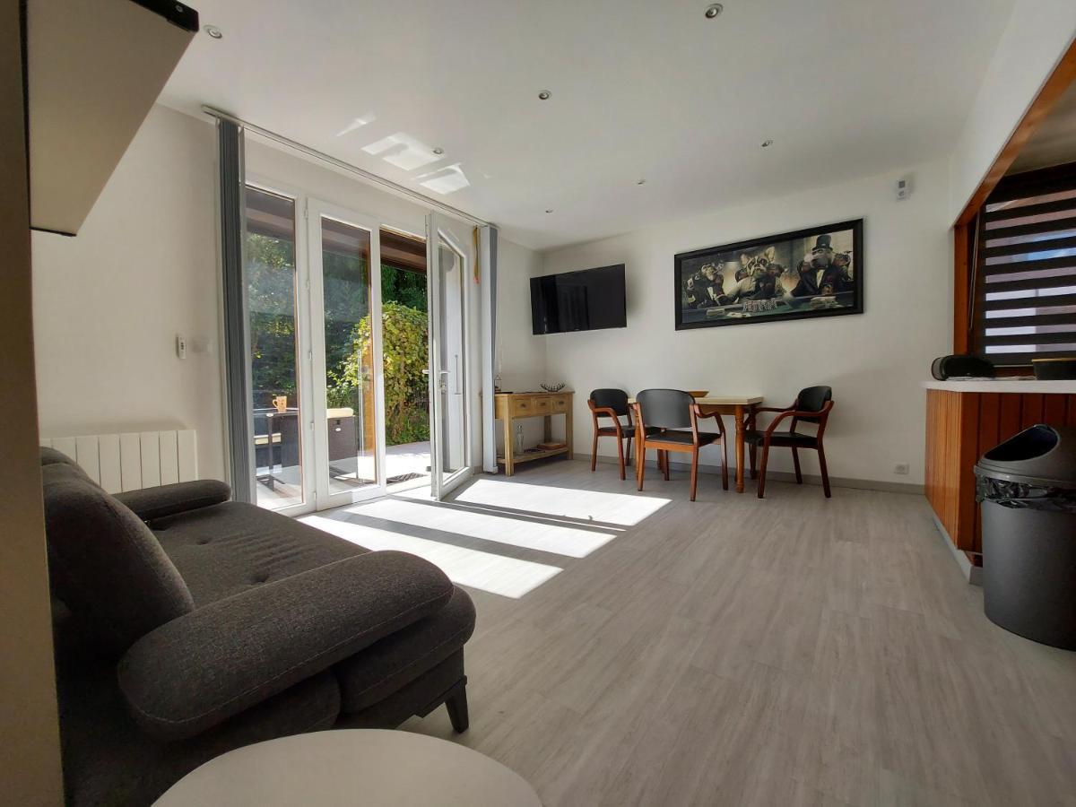 Centre St Jorioz : Charmant Et Spacieux Studio Avec Terrasse Et Jardin Privatif Saint-Jorioz Bagian luar foto