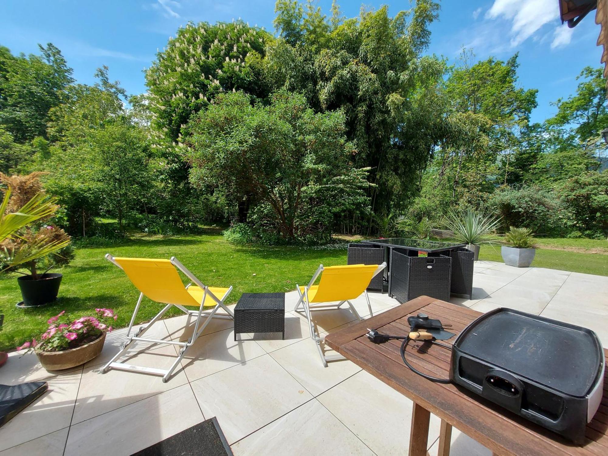 Centre St Jorioz : Charmant Et Spacieux Studio Avec Terrasse Et Jardin Privatif Saint-Jorioz Bagian luar foto